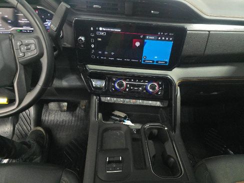 Used 2025 GMC Sierra 2500 AT4 w/ AT4 Premium Plus Package AWD/4WD image 12