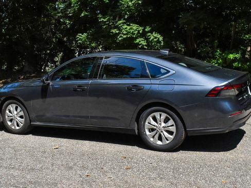 Used 2023 Honda Accord EX image 4