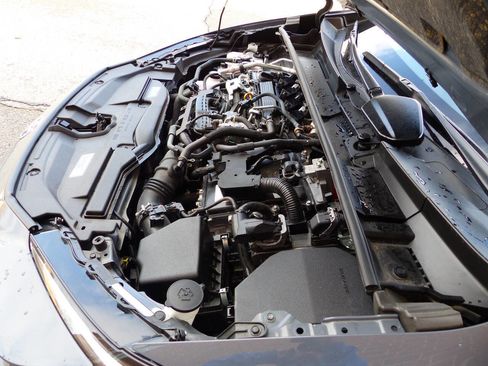 Used 2024 Toyota Prius LE FWD image 17