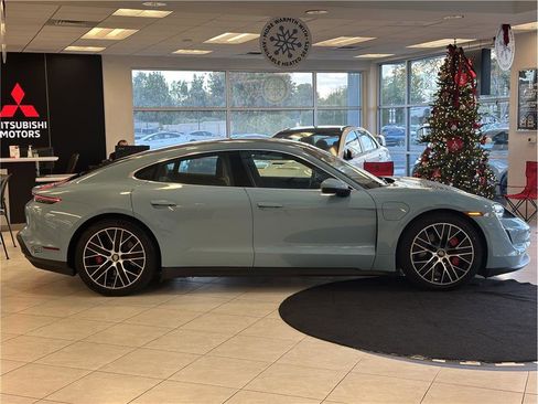 Used 2020 Porsche Taycan 4S image 4