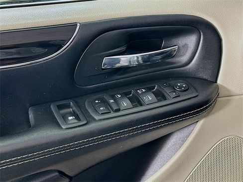 Used 2019 Dodge Grand Caravan SXT image 21