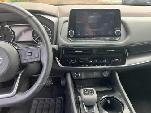 Used 2021 Nissan Rogue SV w/ Premium Package FWD image 31