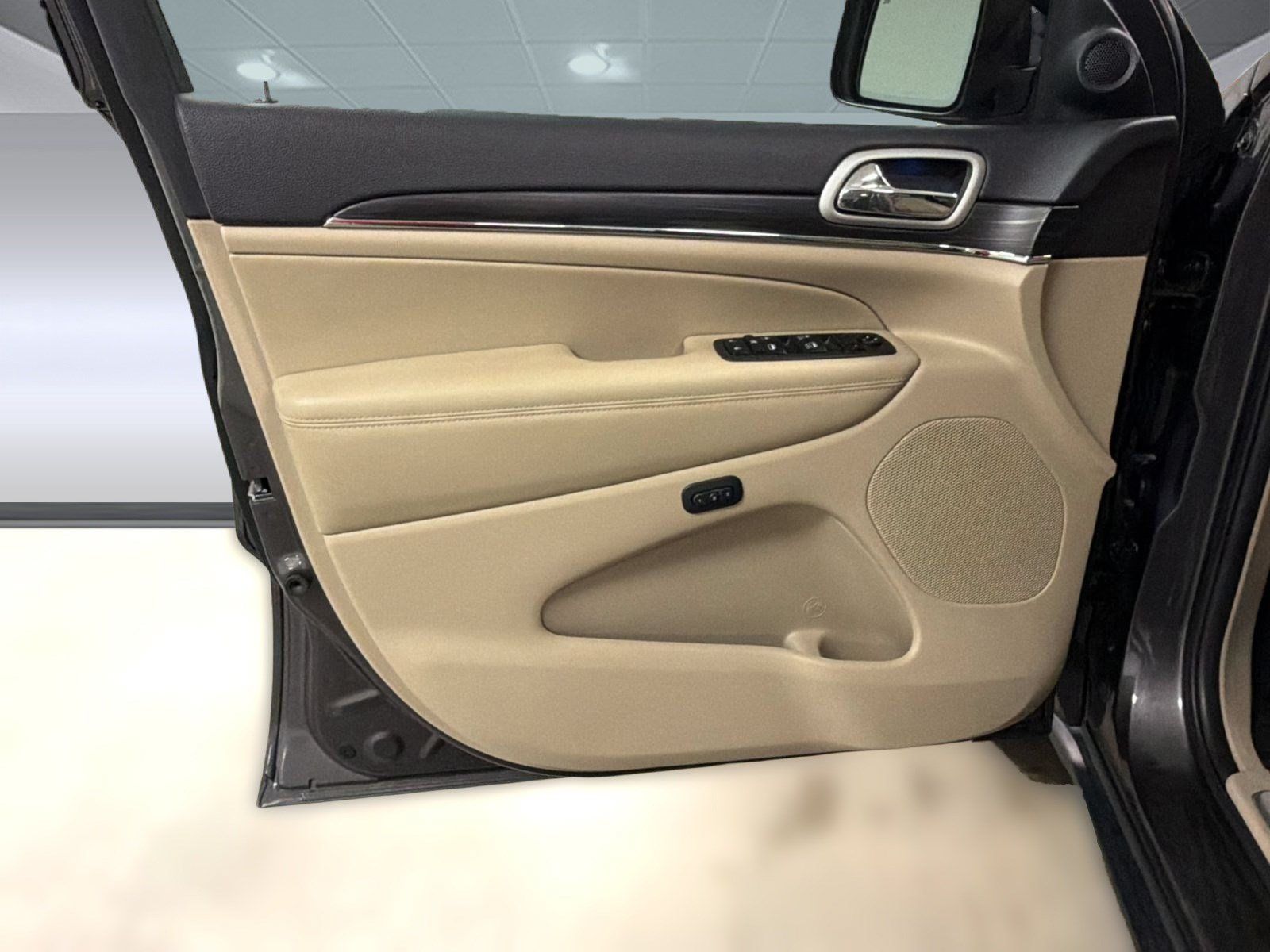Used 2021 Jeep Grand Cherokee Limited RWD image 13
