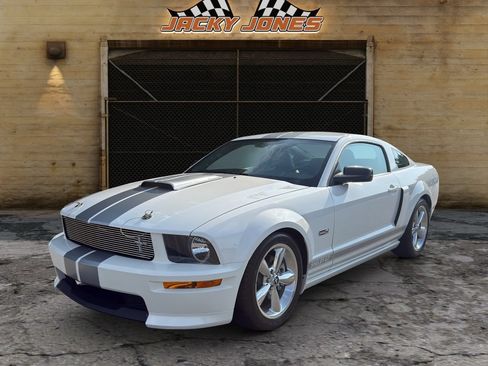 Used 2007 Ford Mustang GT RWD image 2