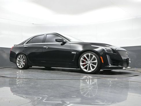 Used 2018 Cadillac CTS V w/ Carbon Fibre Package RWD image 46