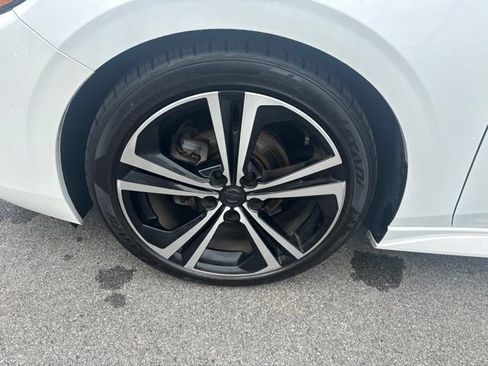 Used 2023 Nissan Sentra SR FWD image 9
