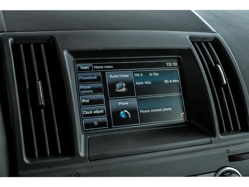 Used 2014 Land Rover LR2 image 19