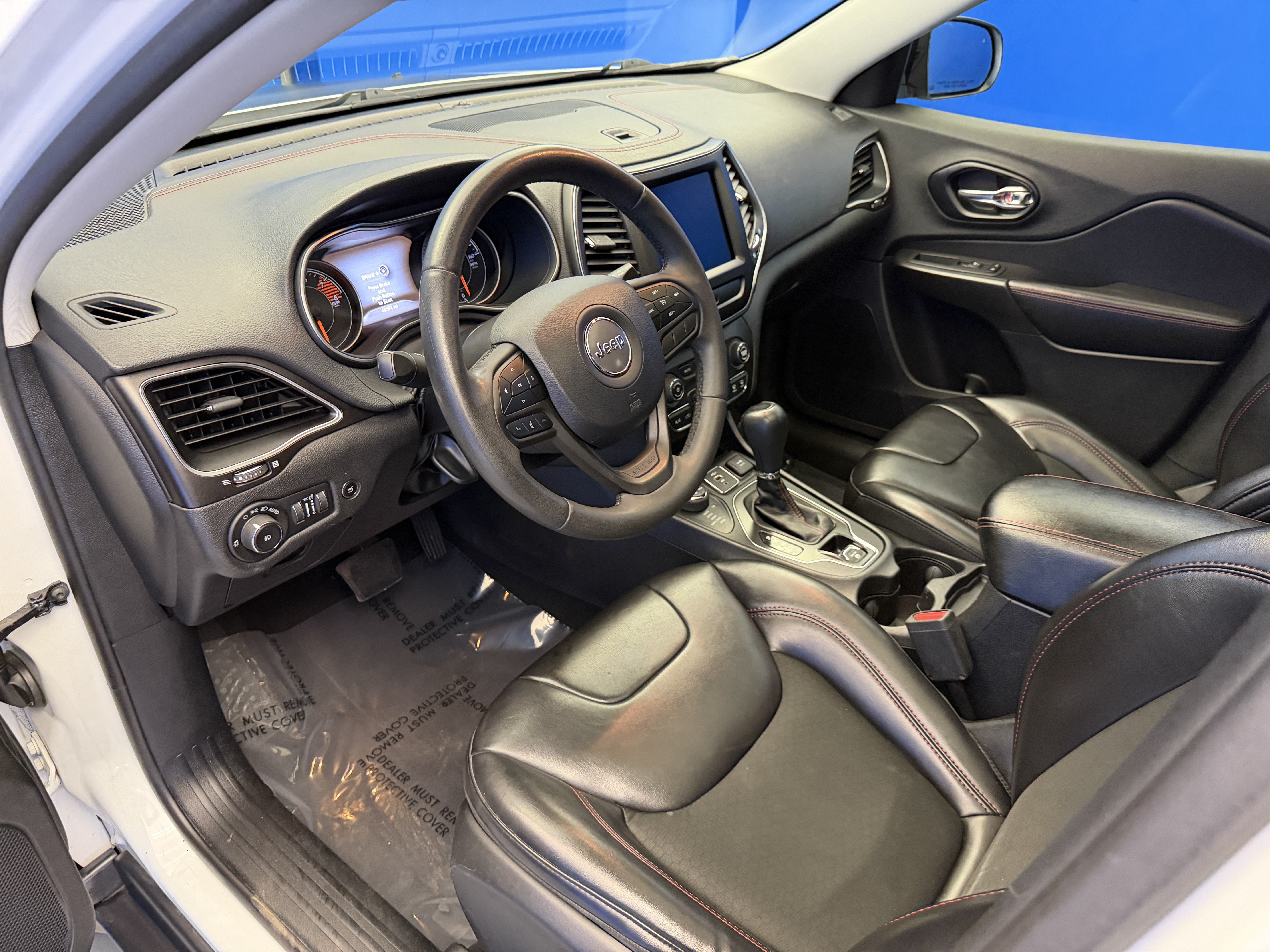 Used 2020 Jeep Cherokee Trailhawk w/ Comfort/Convenience Group AWD/4WD image 11