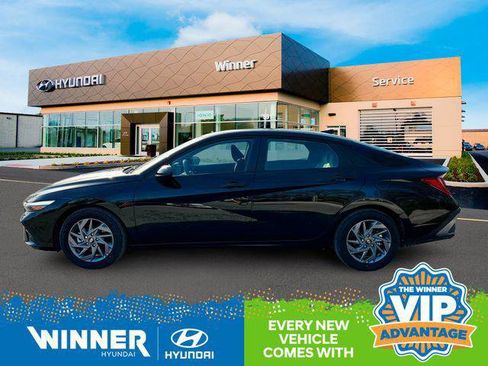 New 2025 Hyundai Elantra Blue image 3