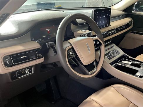 Used 2023 Lincoln Aviator Standard image 8