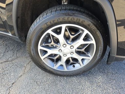 Used 2021 Jeep Grand Cherokee Limited image 2