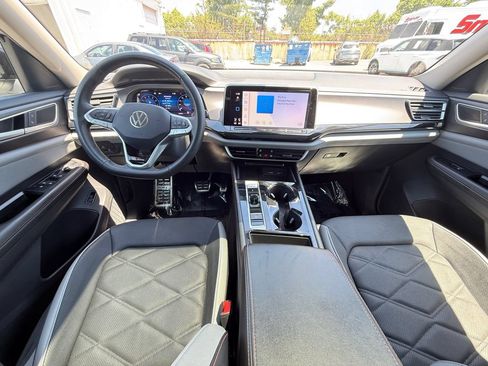 Used 2025 Volkswagen Atlas Peak Edition SE AWD/4WD image 24