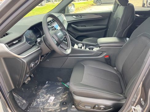 New 2025 Jeep Grand Cherokee Laredo X image 19