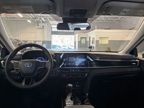 Used 2025 Toyota Camry LE FWD image 33