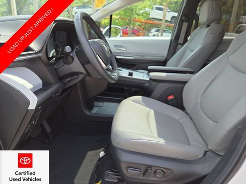 Certified 2025 Toyota Sienna XLE FWD image 27