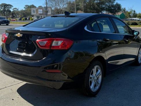 Used 2018 Chevrolet Cruze LT image 3