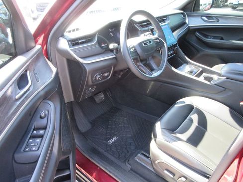 Used 2024 Jeep Grand Cherokee Limited AWD/4WD image 13