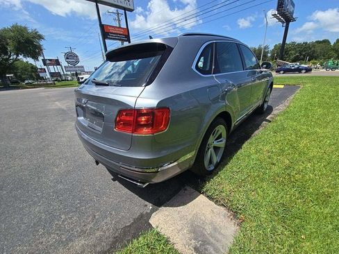Used 2018 Bentley Bentayga AWD/4WD image 2