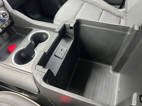 Used 2024 GMC Yukon SLT w/ SLT Luxury Package image 28