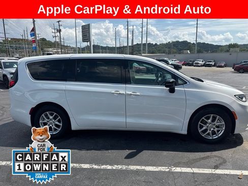 Used 2024 Chrysler Pacifica Touring-L FWD image 1
