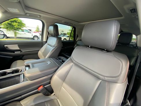 Used 2025 Ford Expedition Active AWD/4WD image 21
