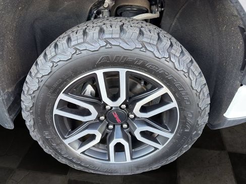 Certified 2022 GMC Sierra 1500 AT4 w/ AT4 Premium Package AWD/4WD image 11
