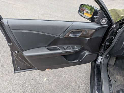 Used 2017 Honda Accord EX-L image 7