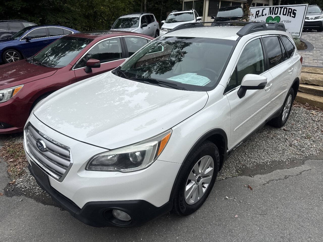Used 2015 Subaru Outback 2.5i Premium AWD/4WD image 1