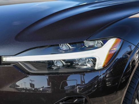 Used 2022 Volvo XC60 T8 R-Design w/ Advanced Package image 8