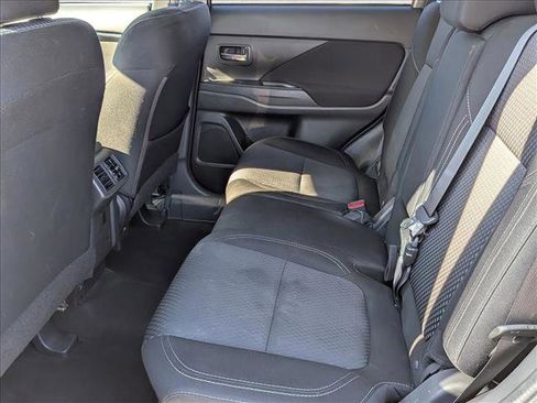 Used 2020 Mitsubishi Outlander ES image 16