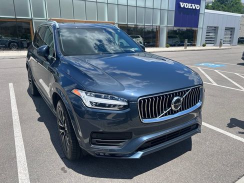 Used 2020 Volvo XC90 T6 Momentum w/ Protection Package AWD/4WD image 3