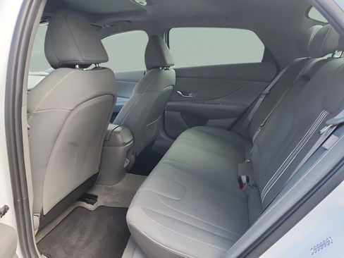 Certified 2024 Hyundai Elantra SEL w/ Convenience Package image 17