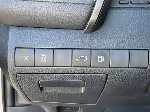 Used 2018 Toyota Camry L image 14