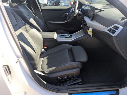 Used 2025 BMW 330i Sedan w/ Convenience Package image 37