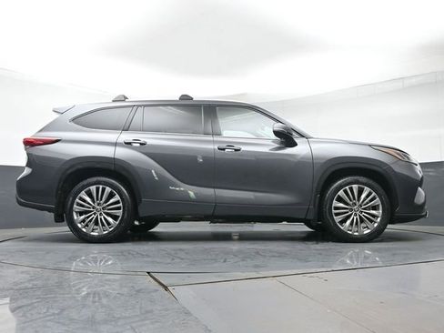 Used 2023 Toyota Highlander Platinum AWD/4WD image 42