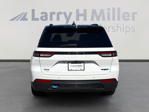 Used 2023 Jeep Grand Cherokee Trailhawk w/ Advanced Protech Group II AWD/4WD image 5
