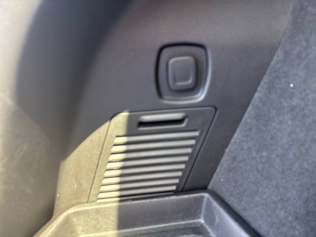 Used 2023 Cadillac XT5 Luxury w/ LPO, Floor Liner Package FWD image 15