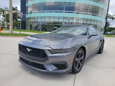 Used 2025 Ford Mustang Premium RWD image 4