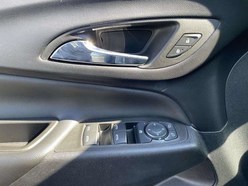 Used 2023 Chevrolet Equinox LT FWD image 18