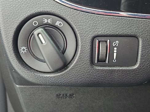 Used 2014 Dodge Grand Caravan SE FWD image 24