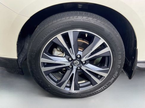 Used 2018 Nissan Pathfinder Platinum FWD image 13