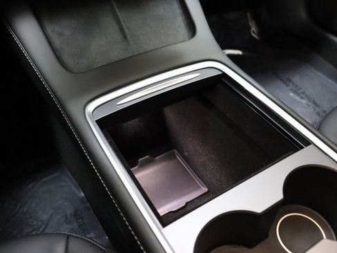 Used 2022 Tesla Model 3 Standard Range image 46