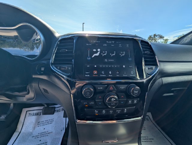 Used 2020 Jeep Grand Cherokee Altitude AWD/4WD image 21