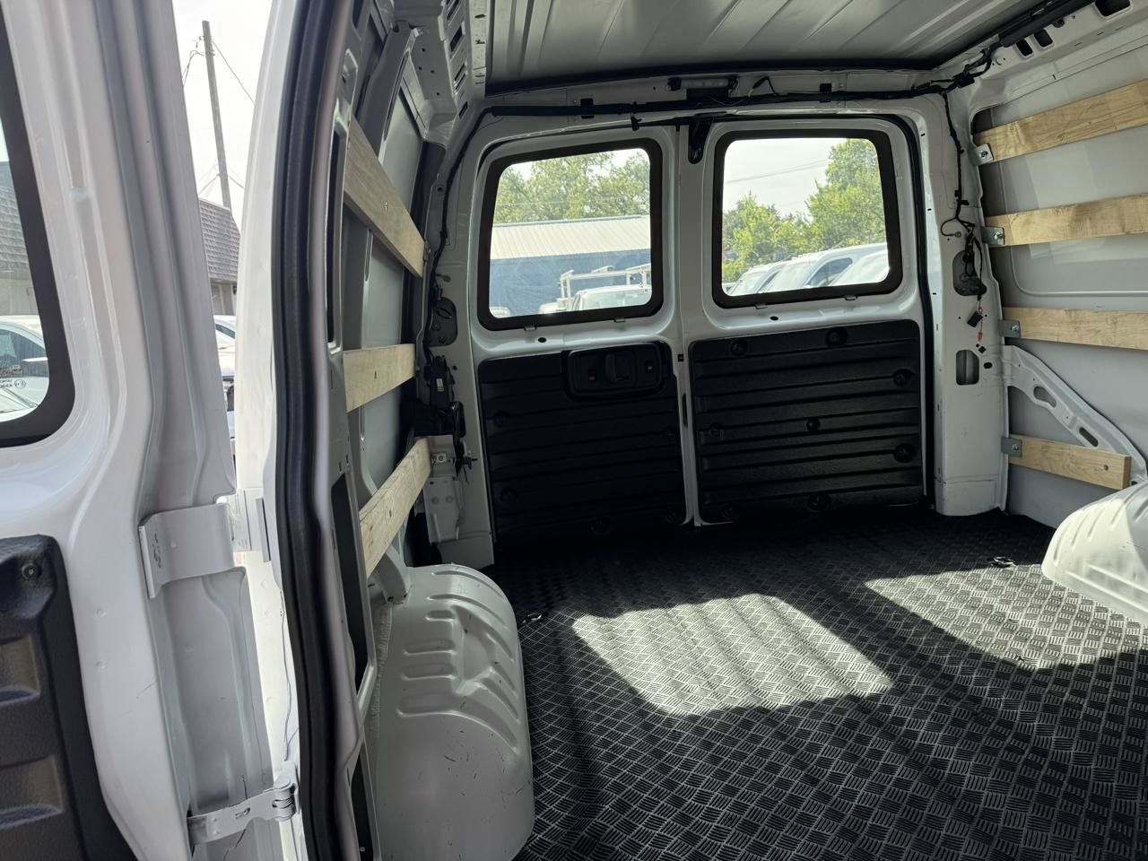 Used 2024 GMC Savana 2500 w/ Driver Convenience Package RWD image 9
