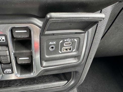 Used 2022 Jeep Wrangler Unlimited Sahara image 15