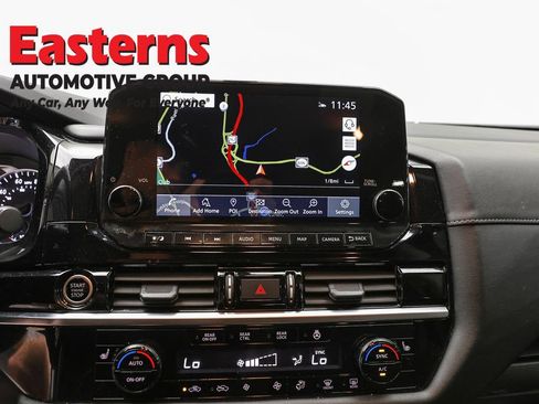 Used 2023 Nissan Pathfinder SL AWD/4WD image 15