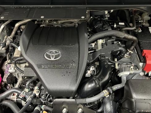 Used 2023 Toyota Highlander LE FWD image 28