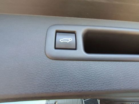 Used 2023 Toyota Highlander LE image 34