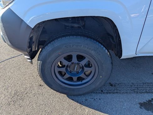 Used 2017 Toyota Tacoma SR image 11