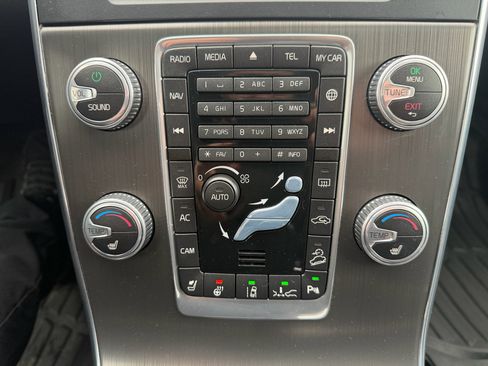 Used 2016 Volvo V60 T5 Cross Country Platinum w/ Climate Package image 42